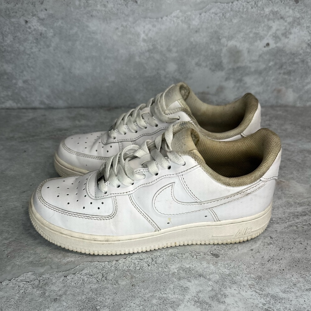Nike Air Force 1 '07 Low Woman’s Size 7 White Shoes Sneakers‎